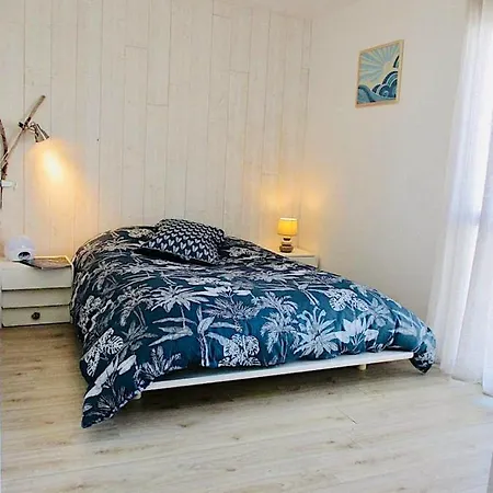 Bright And Well Decorated Nest In * La Rochelle (Charente-Maritime)